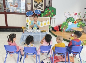 Bé Trải Nghiệm Kỹ Năng Sống: Tự Tay Vắt Nước Cam Thơm Ngon